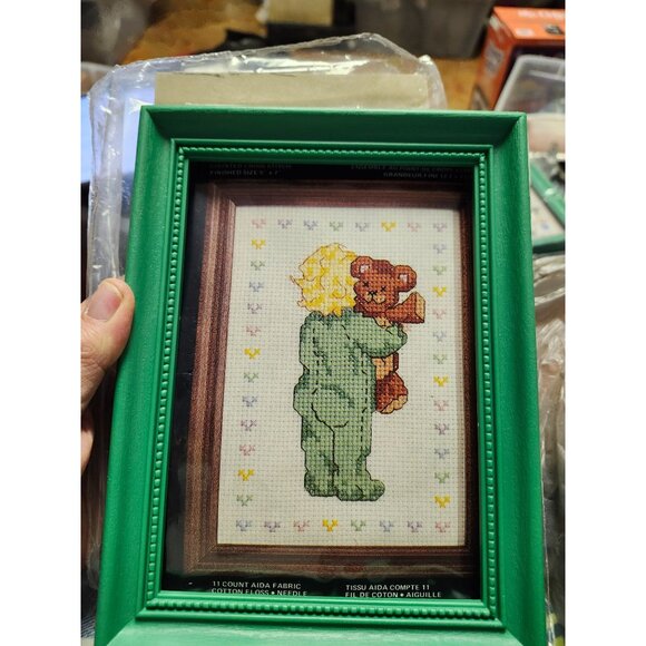 Charmin cross stitch kit "Bear Hug" with frame - Picture 2 of 2